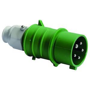 Zielony, okrągły wtyk elektryczny z wieloma metalowymi stykami, odpowiedni do zastosowań przemysłowych.