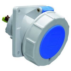 Gniazdo przemysłowe, w kolorach niebieskim i szarym, przedstawione z widokiem bocznym z mocowaniem śrubowym. Stosowane w zastosowaniach wysokoprądowych w środowiskach przemysłowych.