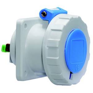 Wtyczki przemysłowe z niebieską pokrywą i szarą podstawą, odpowiednie do stosowania w instalacjach elektrycznych i na placach budów.