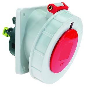 Przemysłowe gniazdo elektryczne, w kolorach czerwonym i białym, przedstawione z boku. Przeznaczone do zasilania ciężkich maszyn elektrycznych w środowisku przemysłowym.