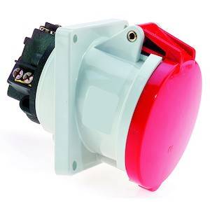 Czerwone i białe elektryczne urządzenie przemysłowe do podłączeń, zamontowane na uchwycie ściennym, używane do przyłączania wtyczek.