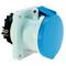 Biała przemysłowa wtyczka z niebieską pokrywą, zamontowana na prostokątnej podstawie. Odpowiednia do zastosowań przemysłowych.