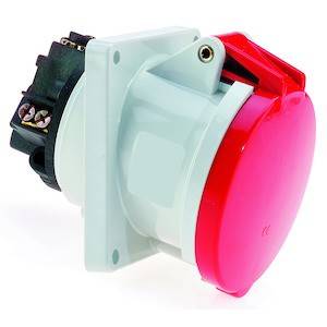 Gniazdo przemysłowe: Białe z czerwoną pokrywą. Nadaje się do montażu ściennego dla połączeń wysokiego napięcia.