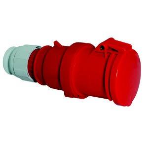 Czerwona, trzybiegunowa wtyczka prądu wysokiego napięcia z pokrywą ochronną i szarym tyłem, odpowiednia do zasilania przemysłowego.