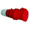 Czerwona, trzybiegunowa wtyczka prądu wysokiego napięcia z pokrywą ochronną i szarym tyłem, odpowiednia do zasilania przemysłowego.