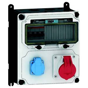 Elektryczna skrzynka elektryczna z dwoma gniazdkami: niebieskim i czerwonym. Na górze znajdują się wyłączniki automatyczne pod przezroczystą pokrywą.