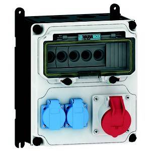 Rozdzielnica elektryczna z czterema gniazdami: trzema niebieskimi i jednym czerwonym. Odpowiednia do zastosowań przemysłowych.