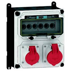 'Skrzynka elektryczna z dwoma czerwonymi przełącznikami obrotowymi i wieloma gniazdami, zamontowana na ścianie, przeznaczona do przemysłowych podłączeń elektrycznych.'