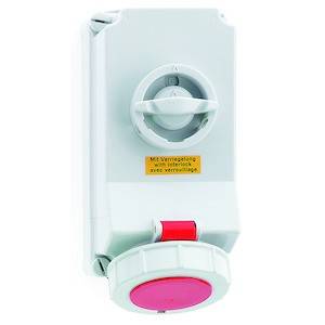 Urządzenie łączeniowe z blokadą i czerwonym przyciskiem awaryjnego zatrzymania. Biała powierzchnia, przeznaczone do zastosowań przemysłowych.