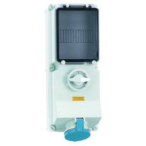 Biało-czarny elektryczny przełącznik urządzenia z niebieskim gniazdem przyłączeniowym.