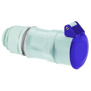 Biały i niebieski elektryczny złącz przemysłowe prezentuje gniazdo z niebieskim klipsem zabezpieczającym.