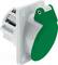 Biała wtyczka z zieloną osłoną, zamontowana na kwadratowej podstawie. Posiada górną klapkę zabezpieczającą.