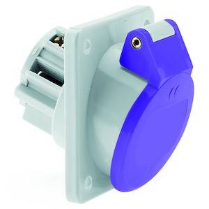 Niebieskie gniazdo elektryczne zamontowane na białej obudowie z tworzywa sztucznego.