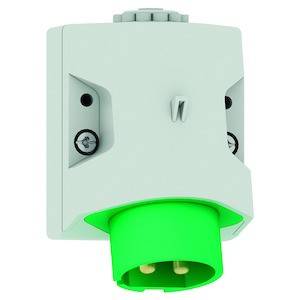 Zielony elektryczny wtyk umieszczony na białym uchwycie ściennym. Wtyk posiada dwa metalowe styki i jest skierowany w dół.