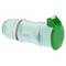 Biało-zielony przemysłowy wtyk elektryczny z osłoną ochronną, standardowo stosowany do połączeń elektrycznych.
