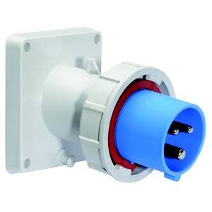 Niebieskie, przemysłowe gniazdo CEE na białym tle, przeznaczone do zastosowań w zasilaniu energią elektryczną.