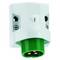 Ten rysunek przedstawia białą wtyczkę ścienną z zielonym gniazdem. Widoczne są dwie śruby mocujące.