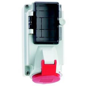 Elektryczna wtyczka ścienna z osłoną przeciwpyłową i czerwonym przełącznikiem, przeznaczona do zastosowań przemysłowych.