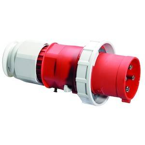 'Czerwone przemysłowe złącze' przedstawia solidne połączenie z metalowymi pinami i białym zakończeniem obudowy, odpowiednie do zastosowań przemysłowych.