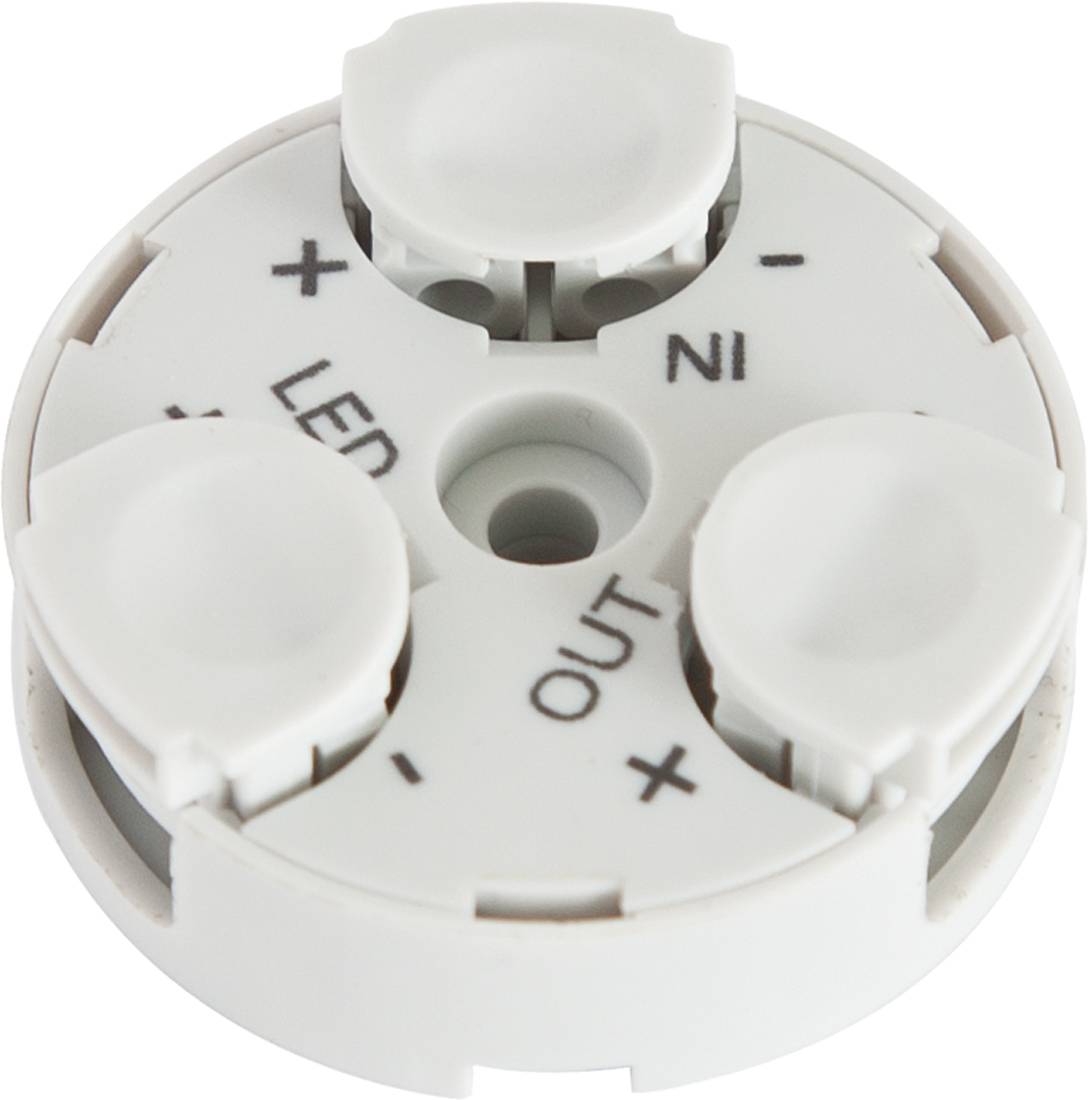 Zbliżenie małego białego modułu sterownika LED z opisanymi terminalami plus, minus, LED, IN i OUT.