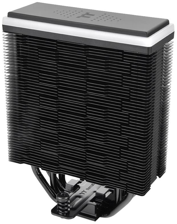 Czarny radiator procesora z wieloma żeberkami i rurkami heat pipe, przeznaczony do odprowadzania ciepła w komputerach.