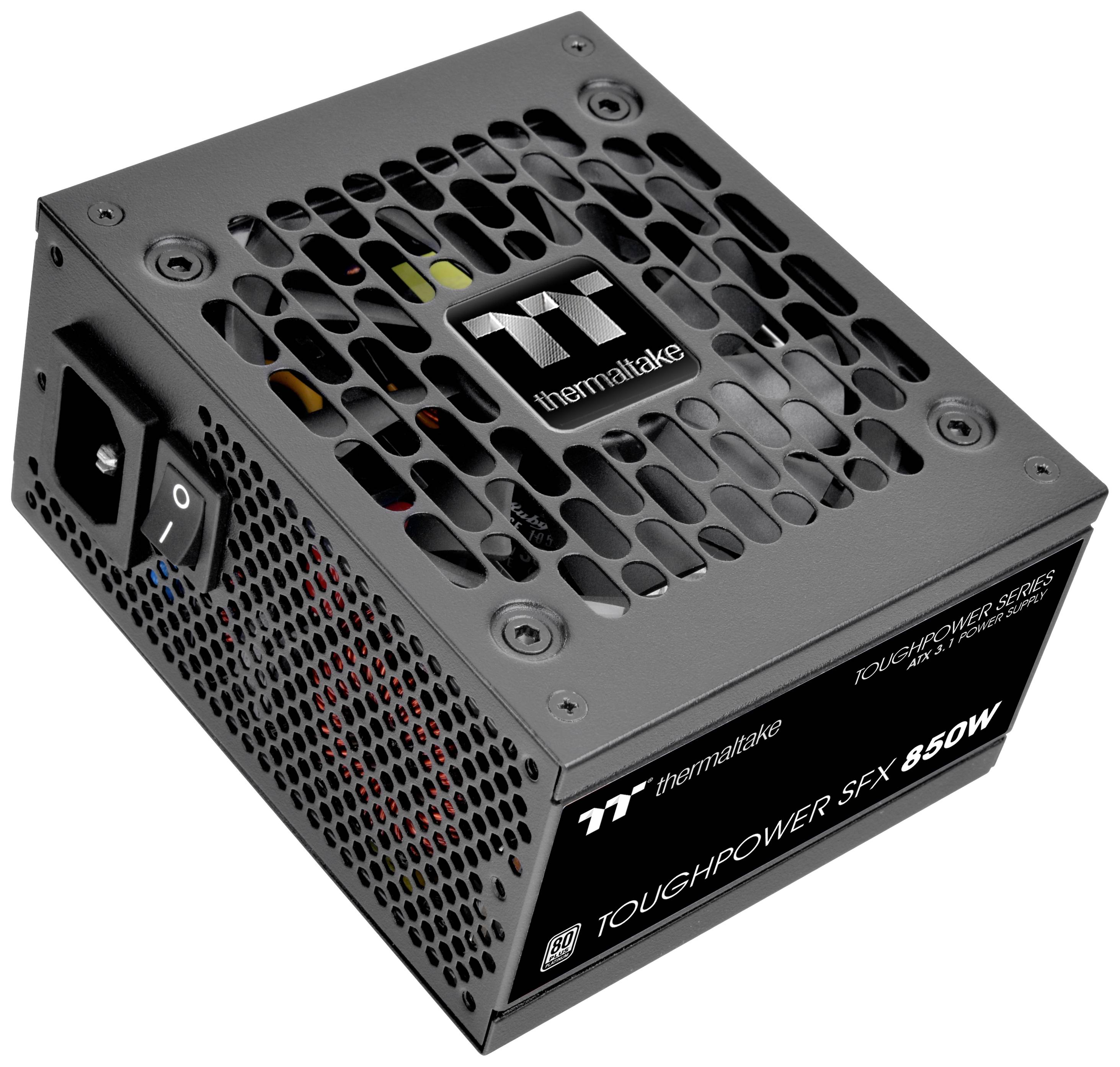 Czarne zasilanie Thermaltake Toughpower SFX 850W z kratką wentylacyjną i włącznikiem, odpowiednie do obudów komputerowych.