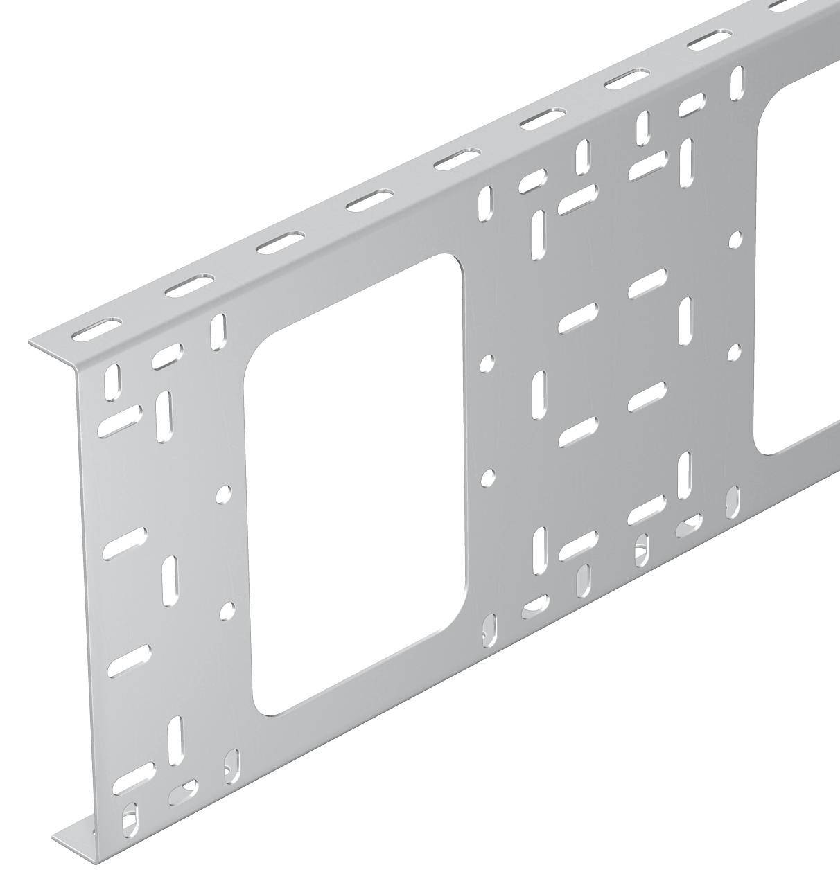 Metalowa szyna z otworami i prostokątnymi wycięciami, odpowiednia do zastosowań strukturalnych lub zarządzania okablowaniem.