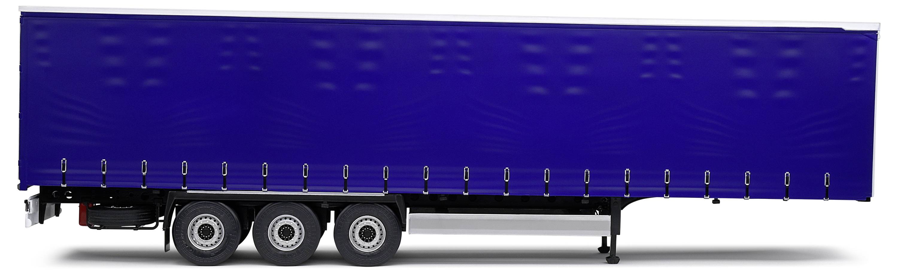 Niebieski naczepa siodłowa o trzech osiach, zaparkowana na białym tle. Plandeka jest całkowicie zamknięta. Brak widocznego logo.
