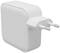 Biała ładowarka sieciowa z dwoma srebrnymi stykami, odpowiednia do europejskich gniazd elektrycznych, o kształcie kwadratu z zaokrąglonymi krawędziami.