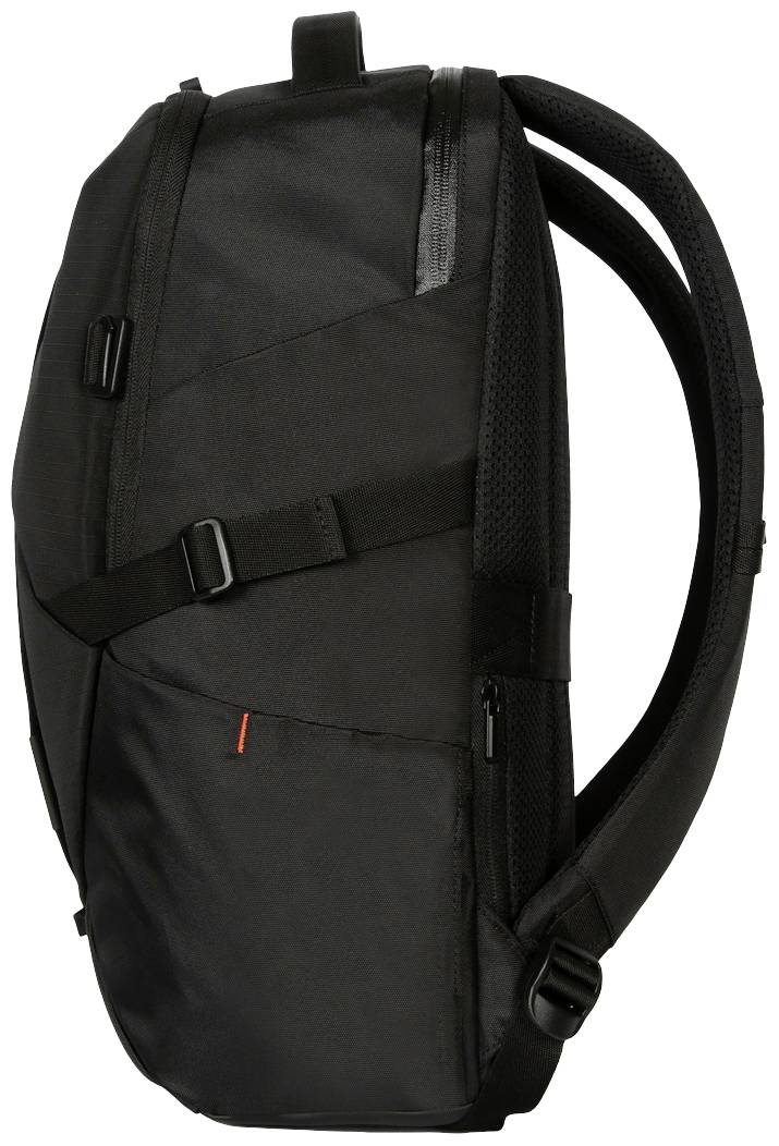 Czarny plecak o prostym wzornictwie, z wieloma kieszeniam, dwoma paskami na ramiona i małym czerwonym akcentem na przedniej części.