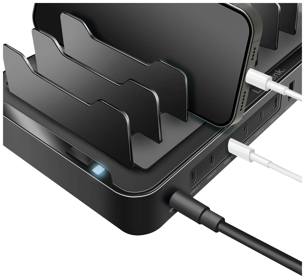 Czarna stacja ładowania z wieloma gniazdami jednocześnie ładuje różne urządzenia elektroniczne.