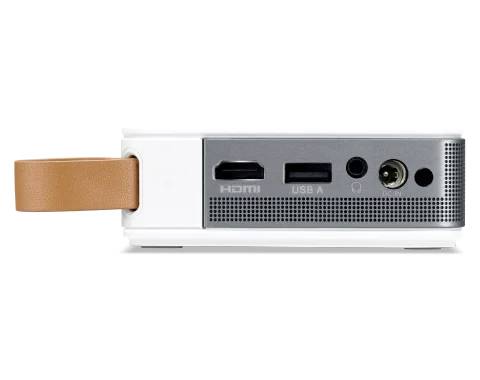 Przenośny projektor z skórzanym uchwytem, złączami HDMI i USB. Widok z boku ukazuje kompaktowy rozmiar i nowoczesny design.