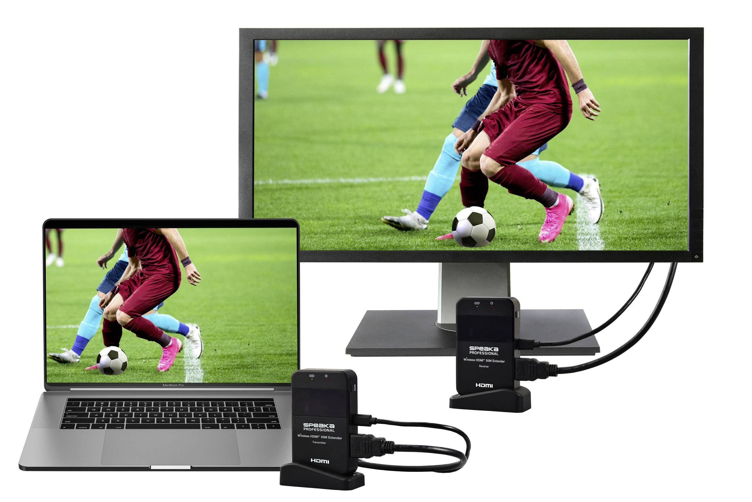 Laptop i monitor wyświetlają mecz piłki nożnej z identycznym obrazem. Urządzenia są połączone za pomocą rozgałęźnika HDMI.
