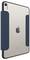 Widok tylny iPada Air w ciemnoniebieskim etui typu folio, pokazujący logo Apple i wycięcie na kamerę.
