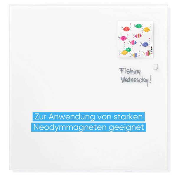 Biała tablica magnetyczna z kartką z napisem 'Fishing Wednesday!' i kolorowymi magnesami. Tekst na dole: 'Odpowiednia do użycia mocnych magnesów neodymowych'.