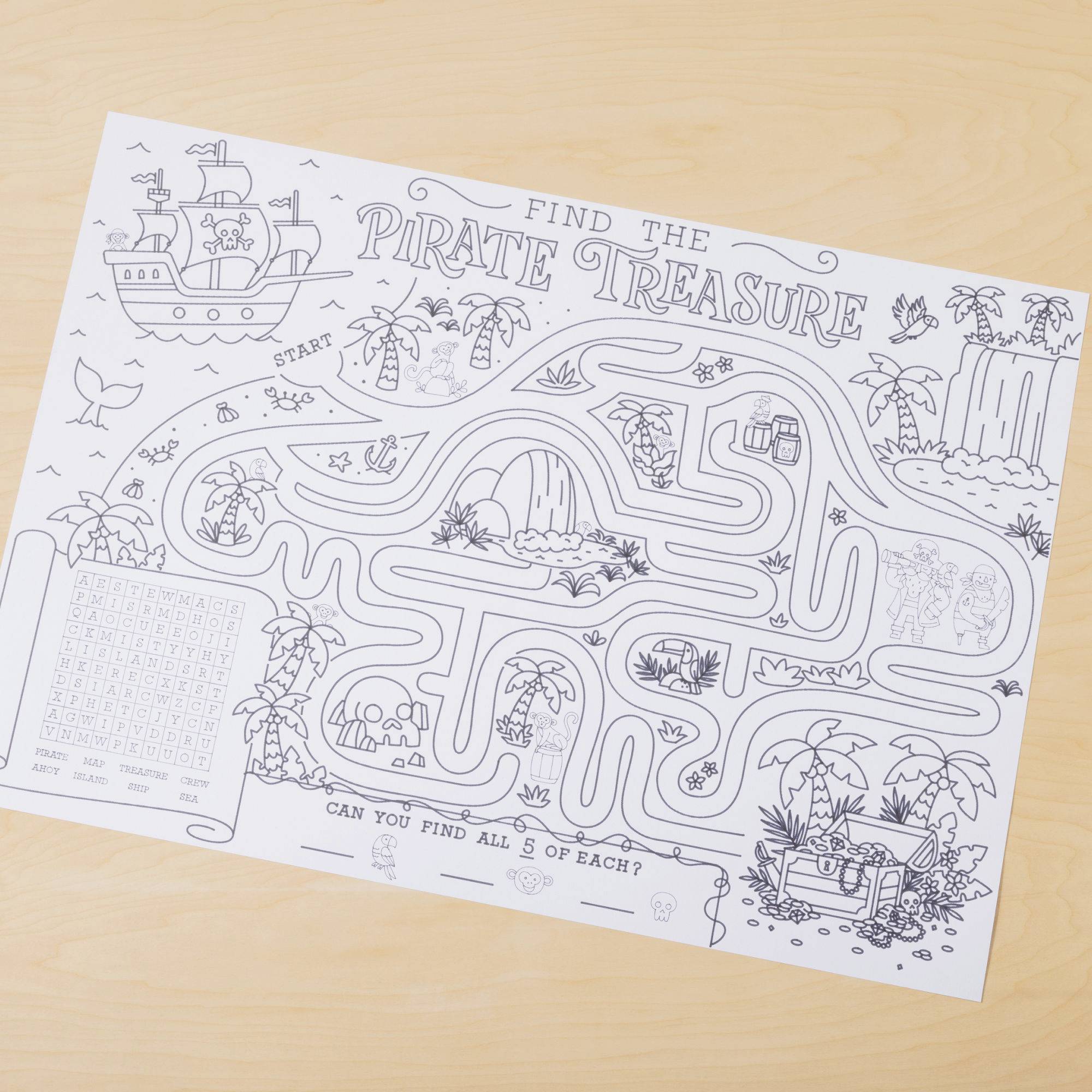 Ilustracja z motywem pirackim: Rysunek przedstawia labirynt prowadzący do skrzyni skarbów, otoczony palmami i morskimi stworzeniami. Zadanie: Znajdź piracki skarb.