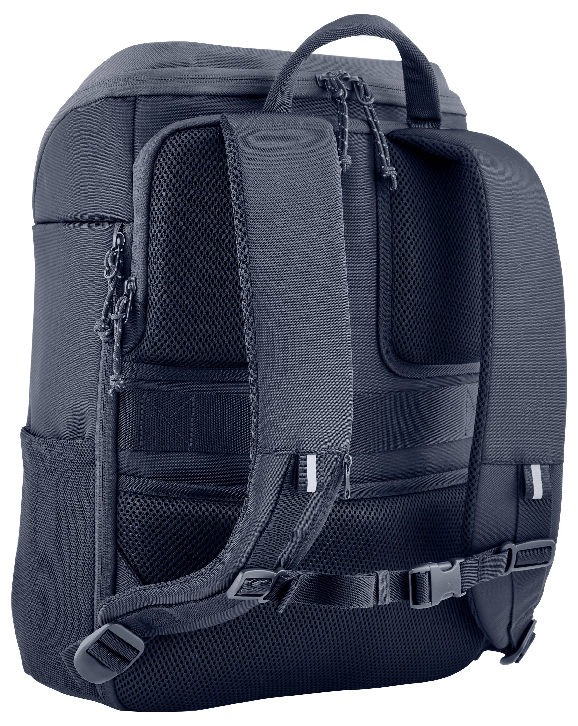 Czarny plecak z wyściełanymi paskami na ramiona i wieloma zamkami błyskawicznymi, idealny do codziennego użytku.