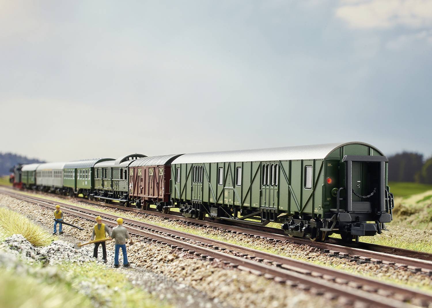 Пасажирський автомобіль MiniTrix 18296 N, комплект 2, N2846 DB, MHI