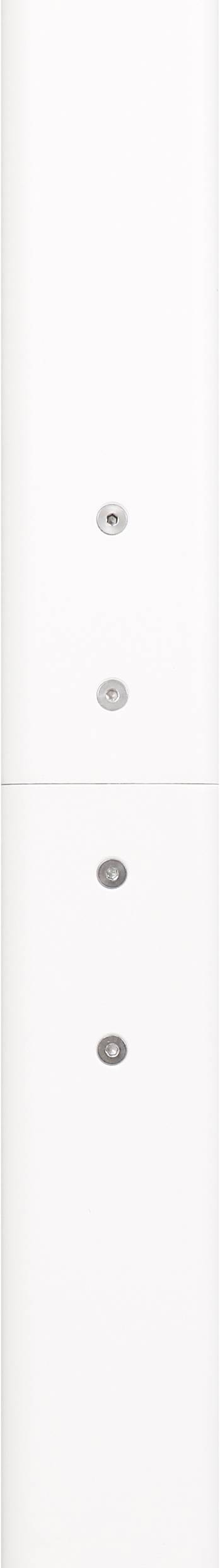 Biała, wąska szafka z dwoma widocznymi, okrągłymi gałkami pośrodku, ustawionymi pionowo. Tło również jest białe.