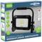 Ładowalna lampa robocza Ansmann na zielonym tle; 4500 lumenów, LED, 50W, ochrona IP54, USB Type C. 10 lat gwarancji.
