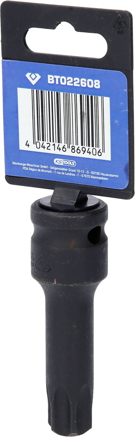 Adapter klucza nasadowego z kodem kreskowym 'BT022608'. Czarny, o cylindrycznym kształcie, odpowiedni do zastosowań śrubowych.