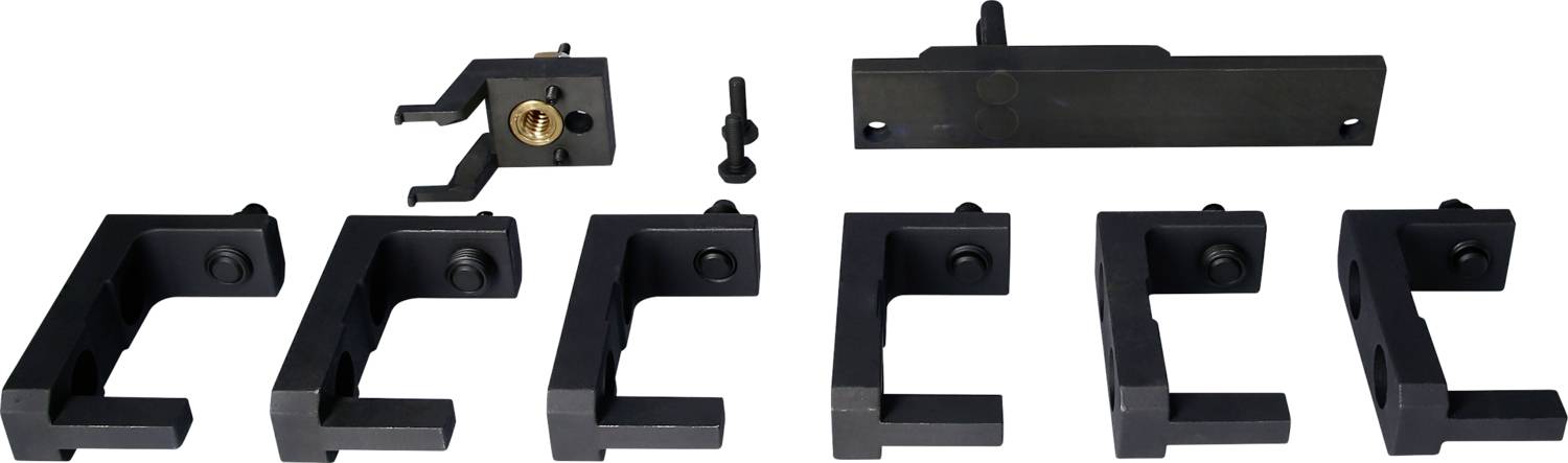 Pięć czarnych, kształtem przypominających literę L metalowych uchwytów i elementów montażowych ułożonych jest w rzędzie na białym tle.
