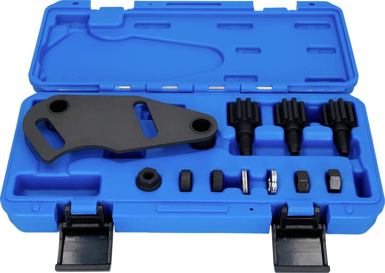 Niebieski kufer na narzędzia z różnymi narzędziami samochodowymi, w tym blachą mocującą i kilkoma adapterami.