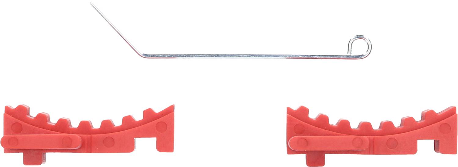 Czerwone plastikowe elementy z ząbkowanymi krawędziami oraz metalowy drut, prawdopodobnie części jakiegoś mechanizmu lub narzędzia.