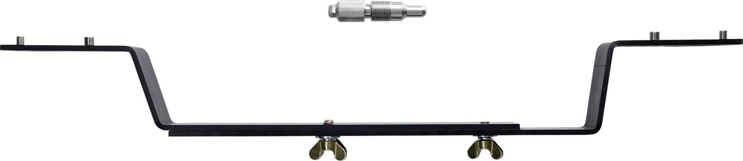 Czarny, malowany metalowy stelaż z śrubami i centralnym białym elementem, prawdopodobnie częścią systemu montażowego.