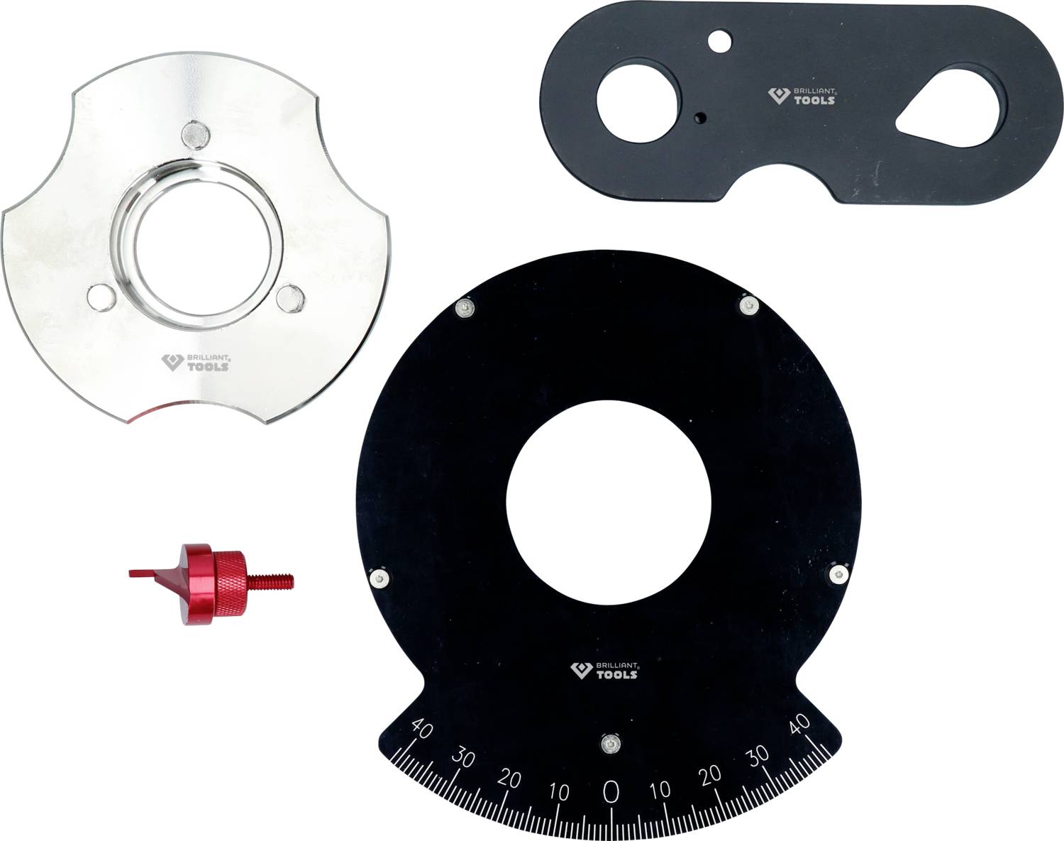 Cztery szablony frezujące w różnych kształtach i rozmiarach, w tym czerwony element wyposażenia, ułożone na neutralnym podłożu.