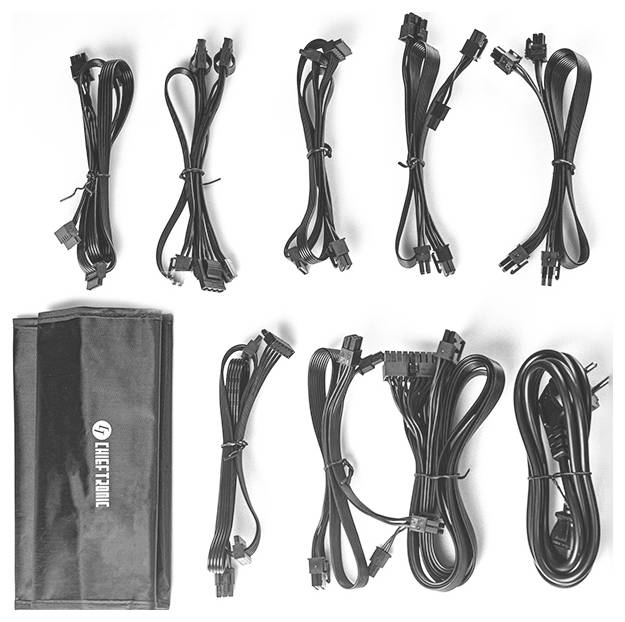 Różne czarne kable komputerowe z różnymi złączami, ułożone obok torby z napisem 'Component'.