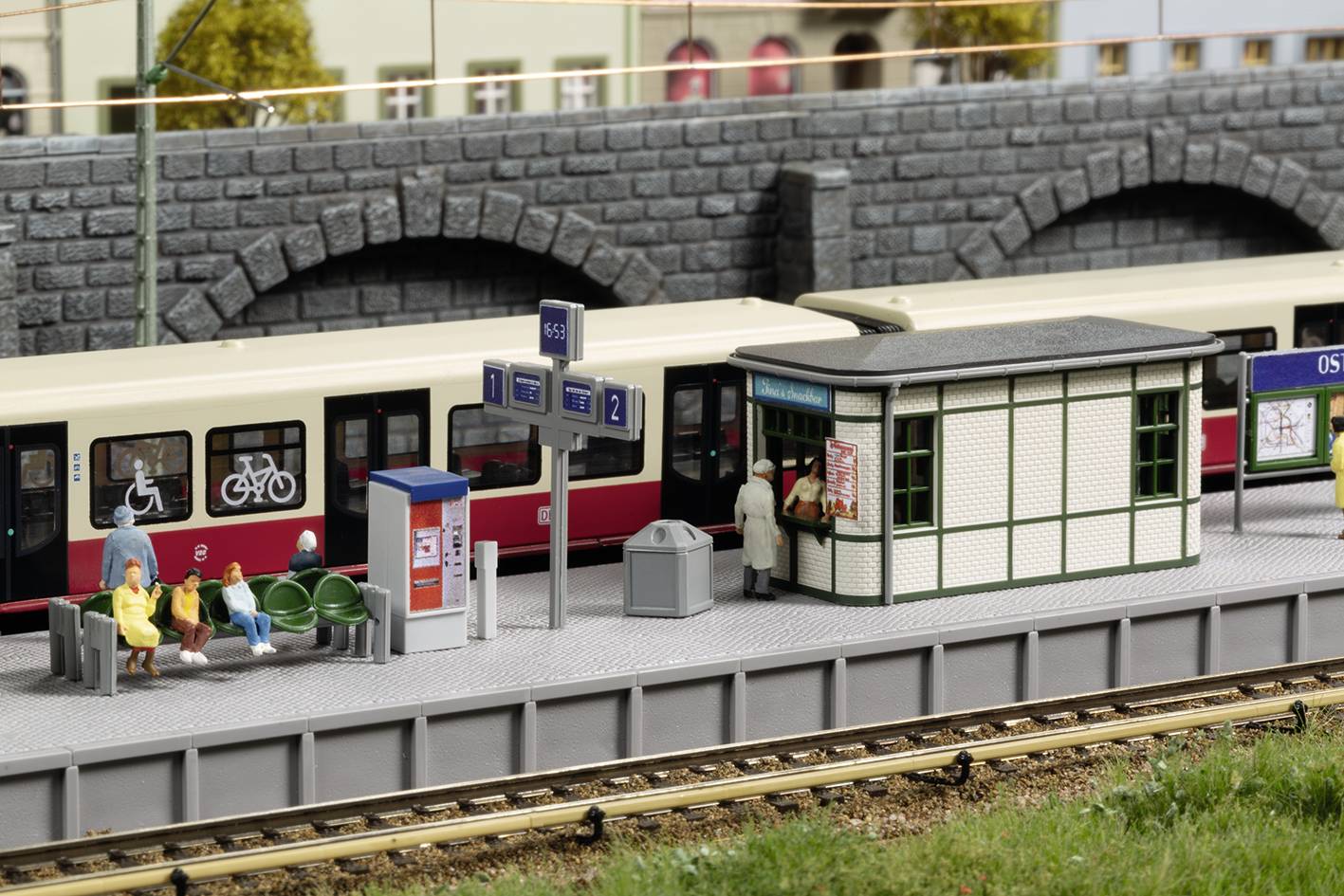 Комплект для складання Auhagen 13356 TT, обладнання платформи S-Bahn, 1 шт.