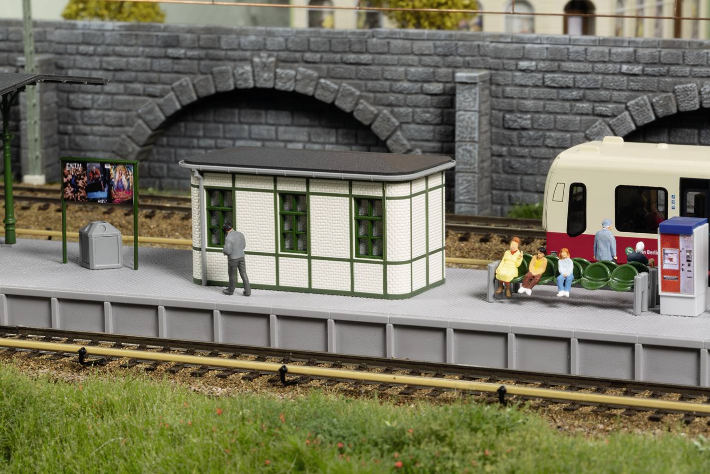 Комплект для складання Auhagen 13356 TT, обладнання платформи S-Bahn, 1 шт.