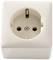 Biała naścienna wtyczka elektryczna z dwoma otworami na wtyki europejskie i Schuko, widoczna od przodu.